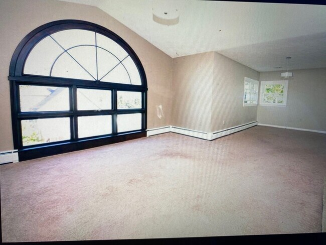 Building Photo - 288 Vane St