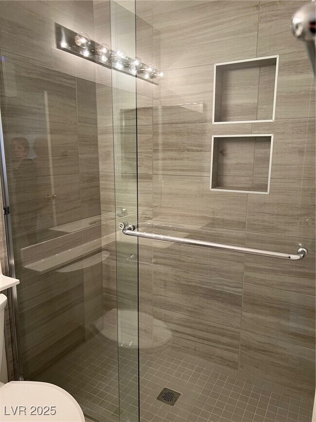 Building Photo - 212 Silver Castle St