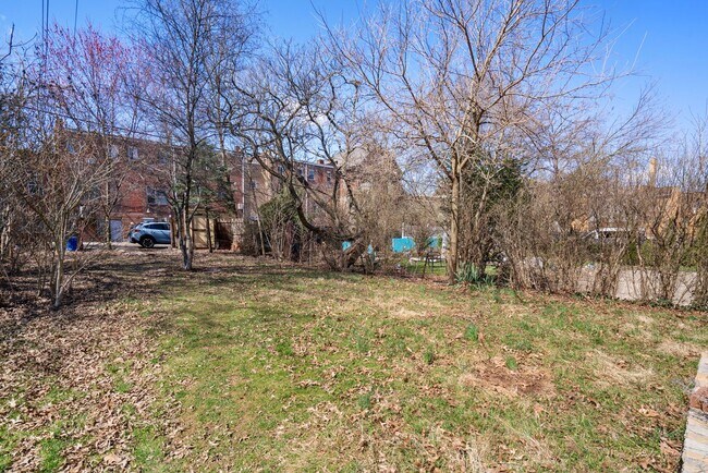 Building Photo - **Price reduction** Spacious 3-Bedroom Hom...