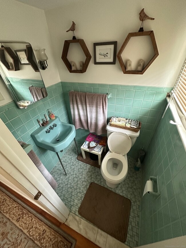 Building Photo - 1110 Poquonnock Rd