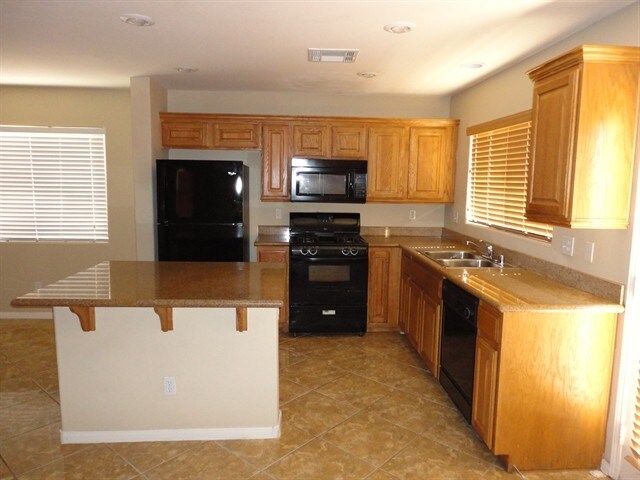 Building Photo - 6473 Karlsen Ct