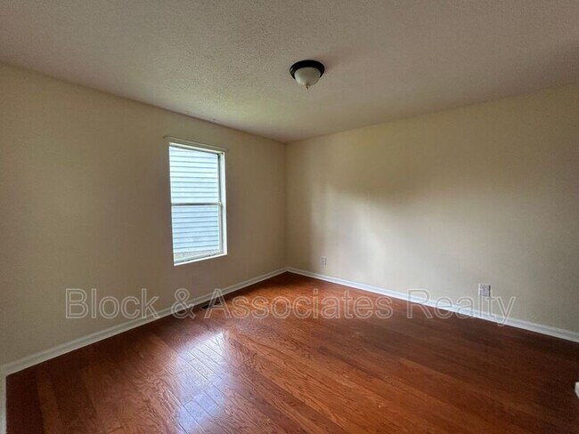 Building Photo - 808 Circle Dr