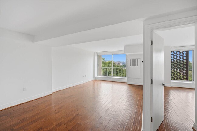 Building Photo - Southwest Waterfront Condo | 1 Bed | 1 Bath | 950 Sf | Private Balcony | 1 Parking Space