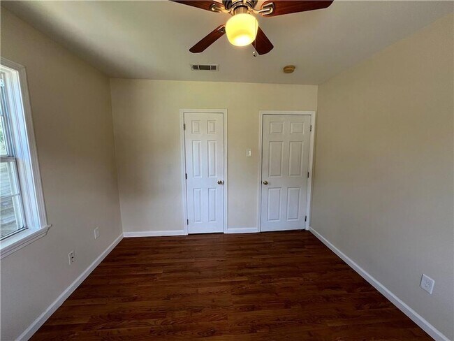 Building Photo - 715 Community St