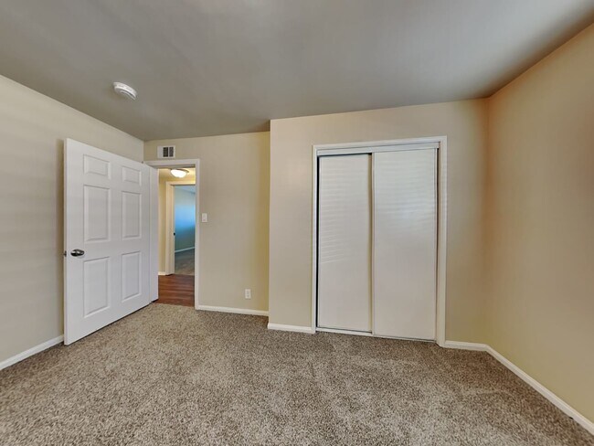 Building Photo - 10757 Valley View Ave