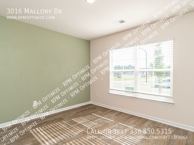 Building Photo - 3016 Mallory Dr