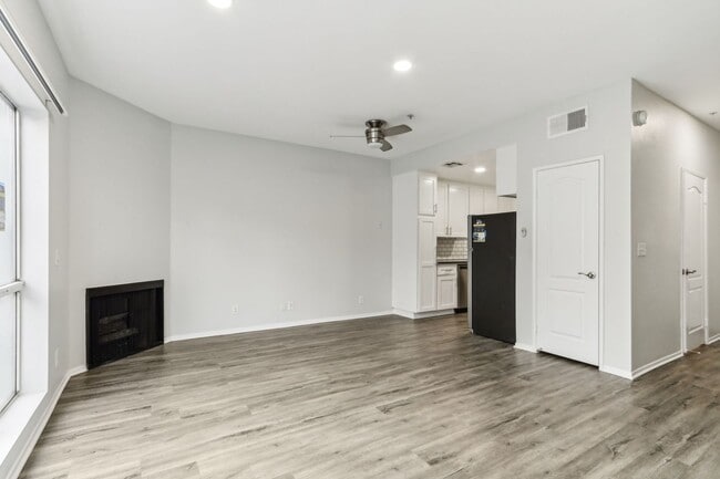 Interior Photo - 7057 Lanewood Ave