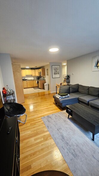 Building Photo - 46 Stetson St