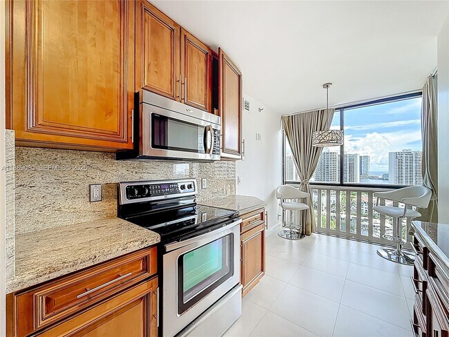 Building Photo - 1000 W Island Blvd