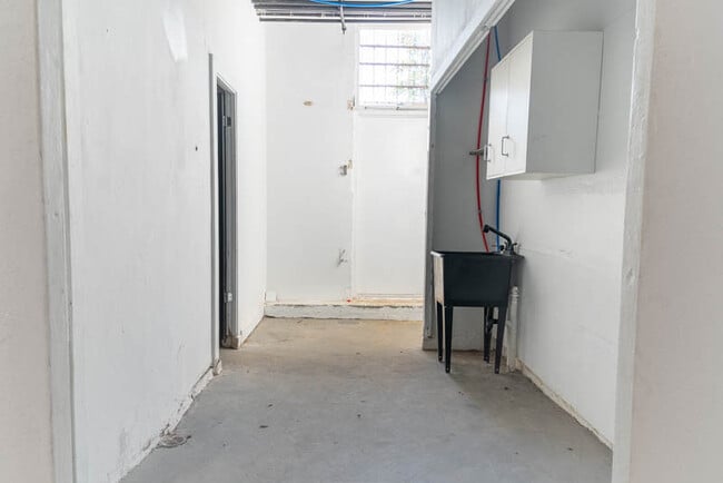 Building Photo - 2505 S Presa St