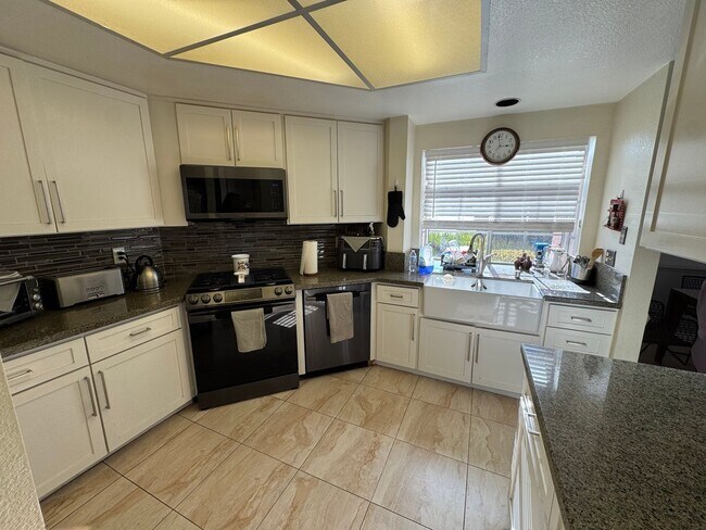 Building Photo - 2 Bedroom single level Rancho Villas