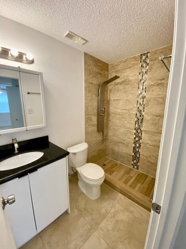Building Photo - Excellent Condo Unit in Coral Springs