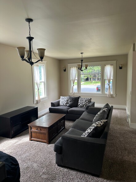 Building Photo - 518 E Augusta Ave