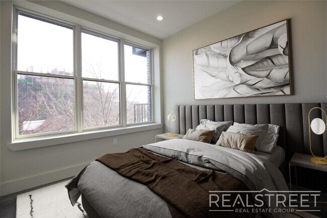 Building Photo - Stunning & Spacious NEW 2 BED in Flatbush ...