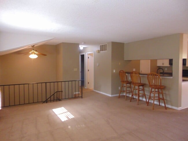 Building Photo - Inviting 3 Bed 2 Bath House