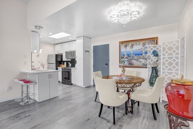 Building Photo - 4295 Vía Arbolada