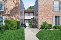 Building Photo - 2800 Jeanetta St
