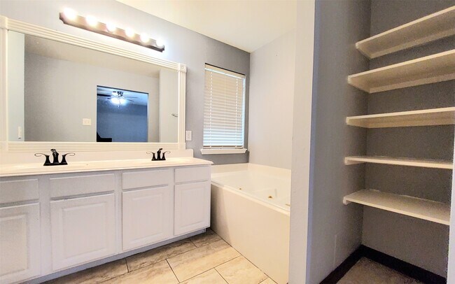 Building Photo - 18123 Flower Grove Ct