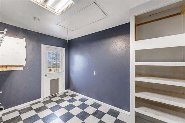Building Photo - 914 S 16th St