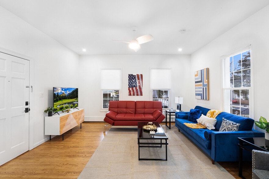 Building Photo - 16 Union St