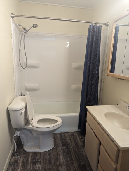 Building Photo - 310 River Ave E