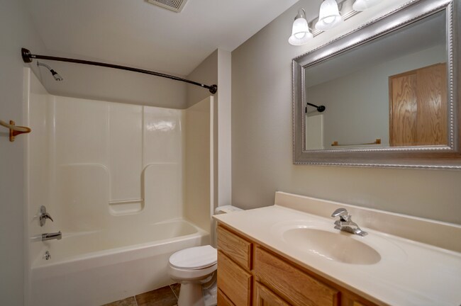 Building Photo - 4544 Windsor Rd