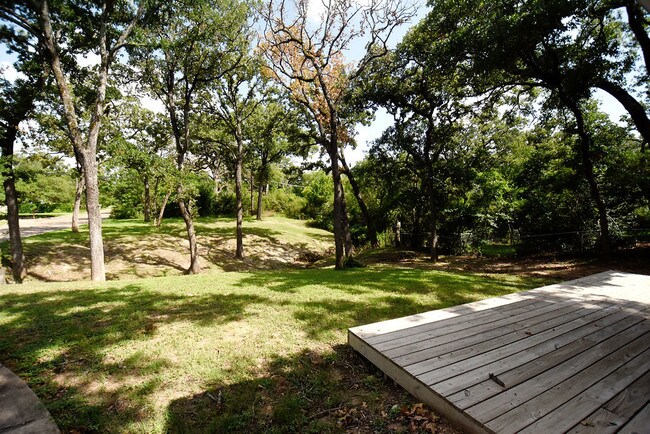 Building Photo - 401 W Brookside Dr