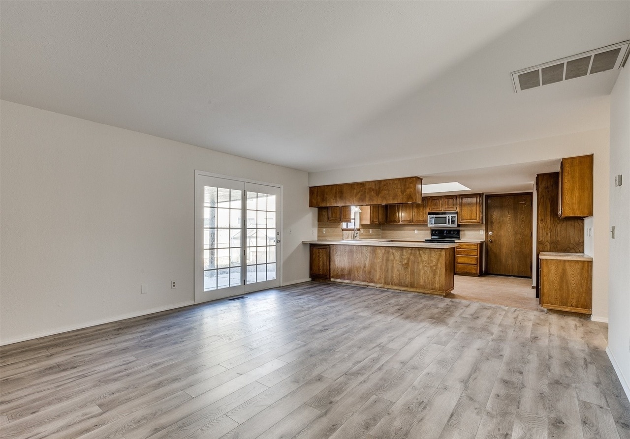 Building Photo - 2605 W Washington Cir