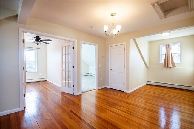 Building Photo - 40 E Barrows St