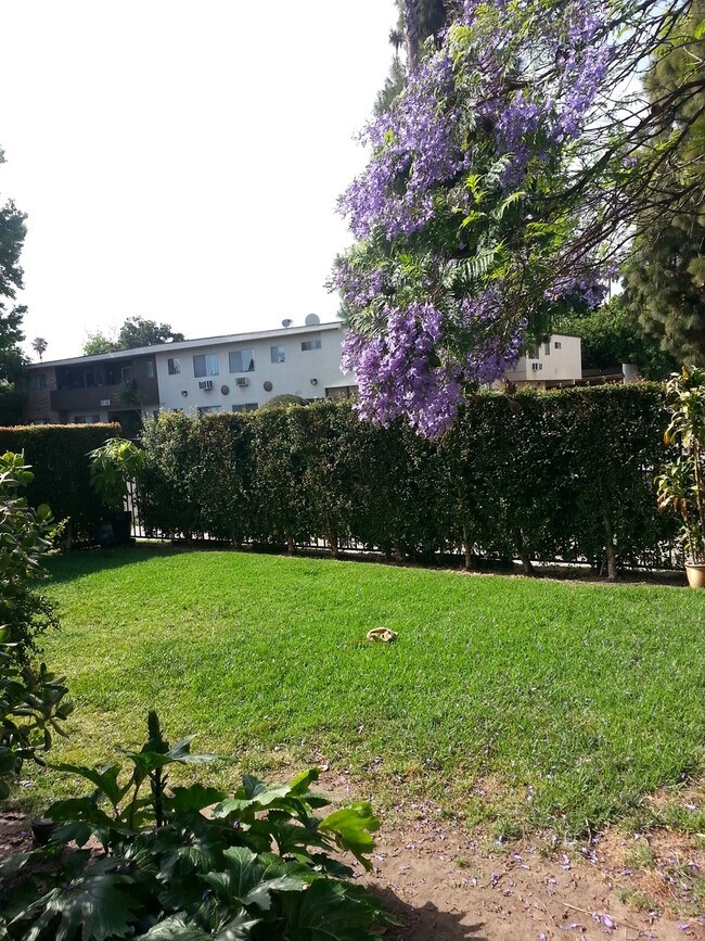 Building Photo - 10828 Morrison St