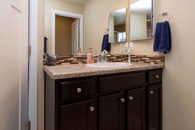 Building Photo - Immaculate 3-Story Home | Comfort, Space &...