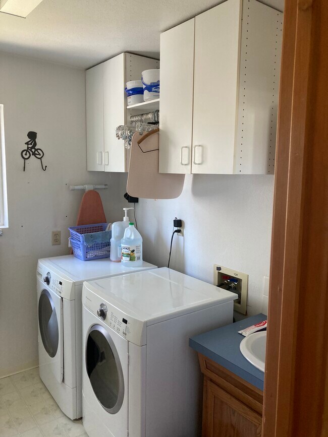 Building Photo - 10721 N Nelson Rd