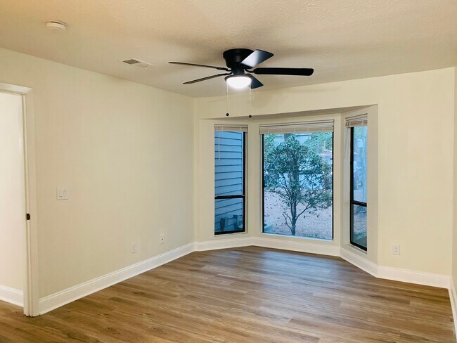 Building Photo - 524 Warm Springs Cir