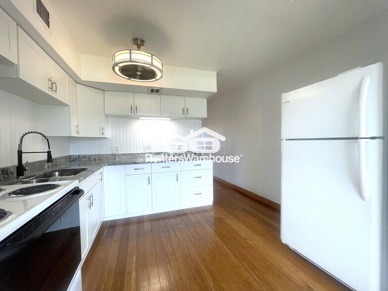 Building Photo - 2433 Brazilia Dr