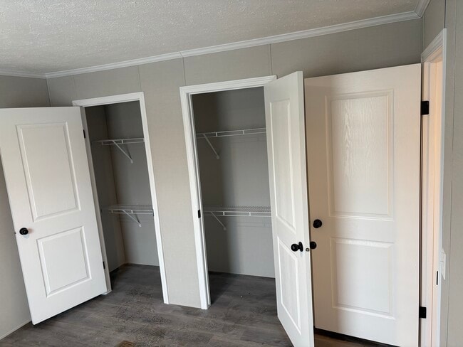 Building Photo - 8925 Beechwood Dr