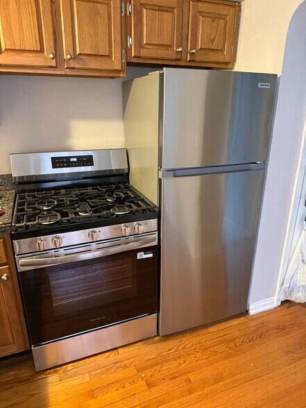 Building Photo - 3577 Saybrook Ave