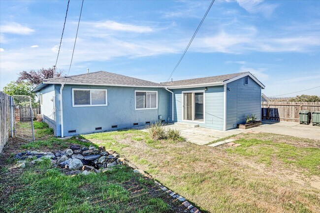 Building Photo - Beautifully Renovated 4 Bedroom Home with 3 Full Bathrooms!