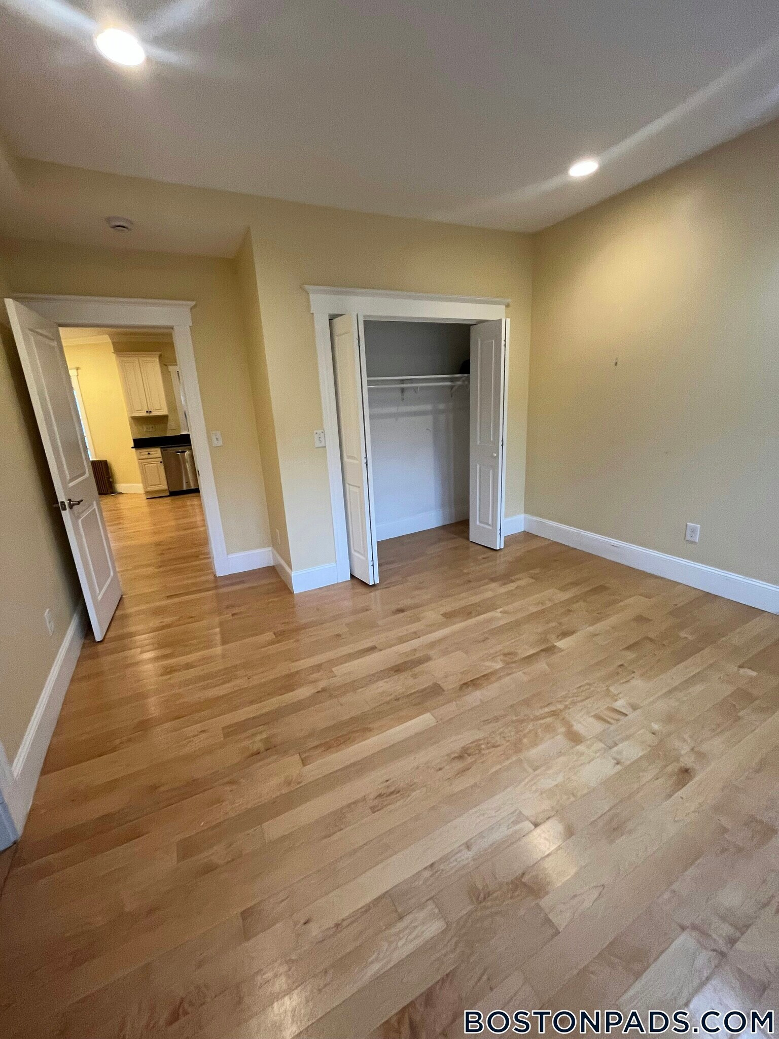 Building Photo - 156 Magazine St