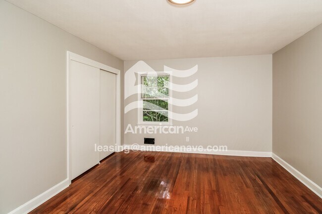 Building Photo - 1506 Cedar Terrace