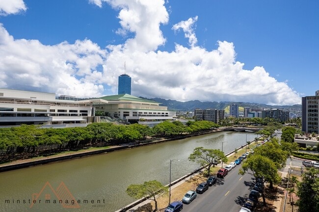 Building Photo - 1645 Ala Wai Blvd