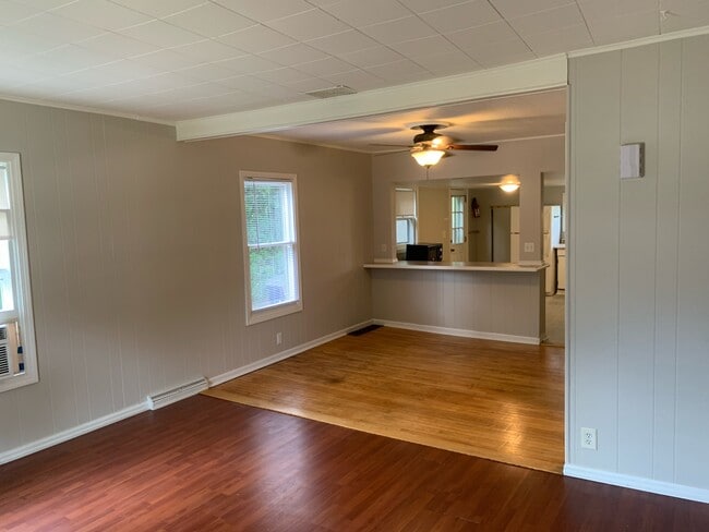 Primary Photo - 1308 Laurel Ave