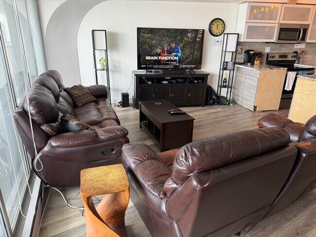 Building Photo - 300 N State St