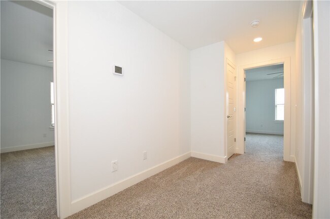 Building Photo - 4203 SW Bermuda Ave