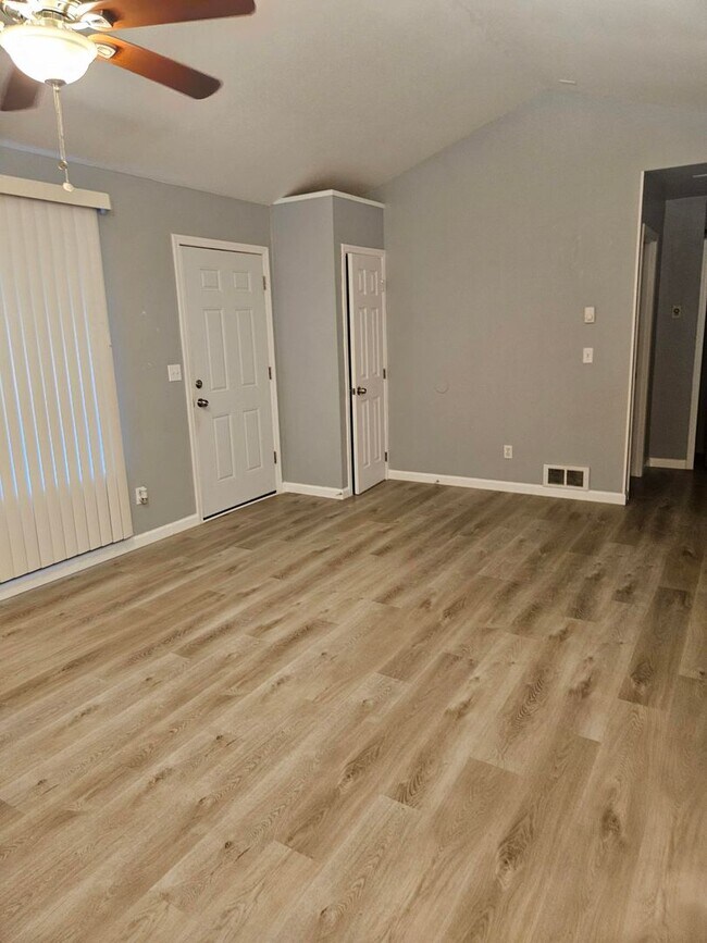 Building Photo - 1017 Lincoln St