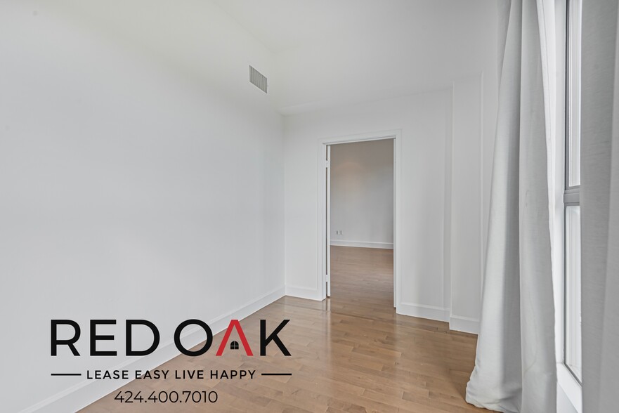 Building Photo - 8811 Burton Wy