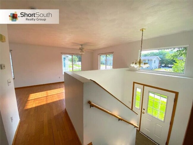 Building Photo - 4 bed 2 bath Single Family Home