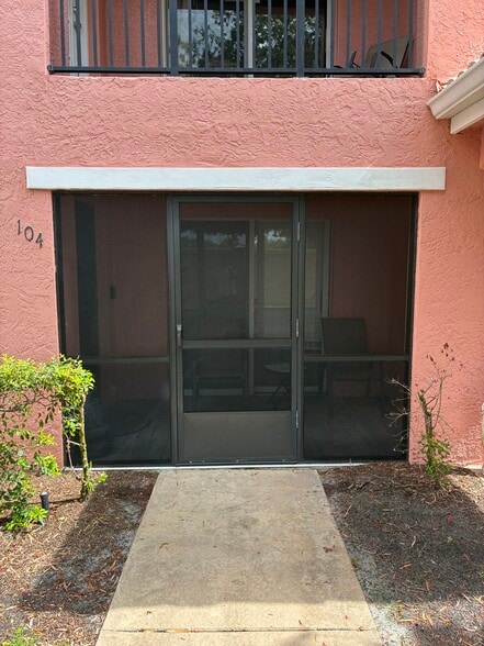 Building Photo - 150 SW Peacock Blvd