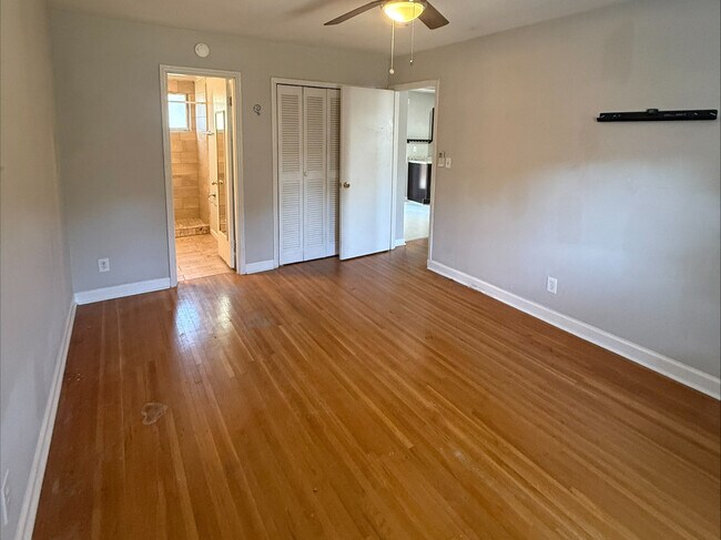 Building Photo - 2623 Vail Ave