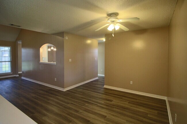 Building Photo - 414 Whirlaway Ct