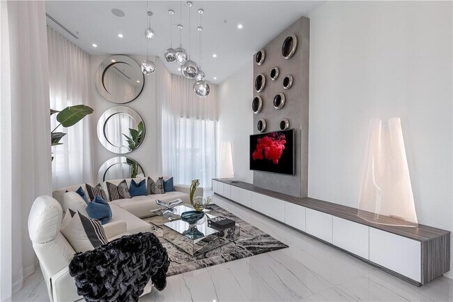 Building Photo - 350 SE 2nd St